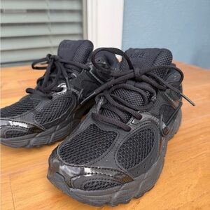 Nike Black Mesh Athletic Shoes